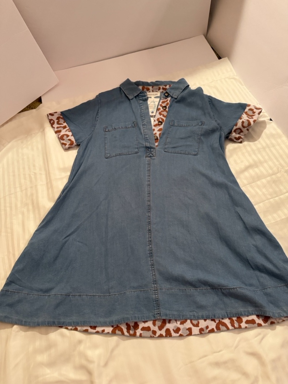 entro Leopard Accent Chambray Mini Dress